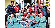 iranşehir’de Yıllarca Okul Müdürlüğü yapmış, Eski Okul Müdürü Murat Yetkin, Öğretmen İbrahim Halil Özyıldız ve Başarı Kazanmış Öğrencileri