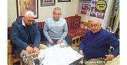 Mehmet Selin Tanıyan, Cuma Yalçın ve Arkadaşı ile Beraber İstanbul Esenler’de Meşhur Dürümcü Yaşar Usta'da Öğlen yemeği