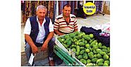 Viranşehir’de Yöresel Sanatçımız olarak hizmetlerde bulunmuş, Şimdi Şelengo Sezonunda Şelengo Satıcılığı yapan, Eyyüp Doğan ve Arkadaşı