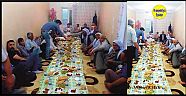 Viranşehir Harvani Köyü Muhtarı Sinan Özgeyikçi kendi Köylülerine Güzel Bir İftar Yeğemeği Verdi