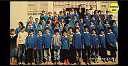 Viranşehir Uluğbey İlkokulu Müdürü Abdulkadir Kaydı ve Öğrencileri